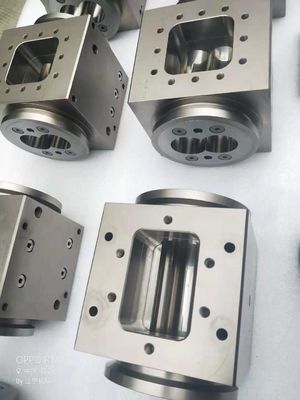 Barris de parafusos de extrusão Berstoff ZE 82