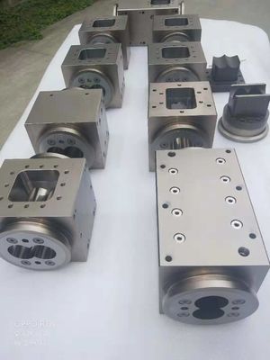 Barris de parafusos de extrusão Berstoff ZE 82