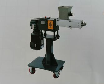 Alimentadores auxiliares gêmeos do lado da máquina da extrusora de parafuso do diâmetro 25-130mm para a indústria de Perochemical
